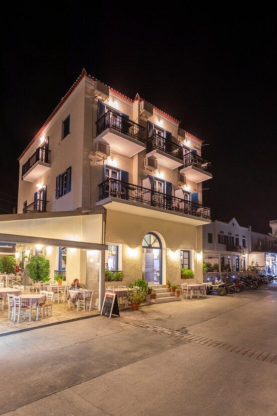 Stelios Hotel Spetses Town Extérieur photo